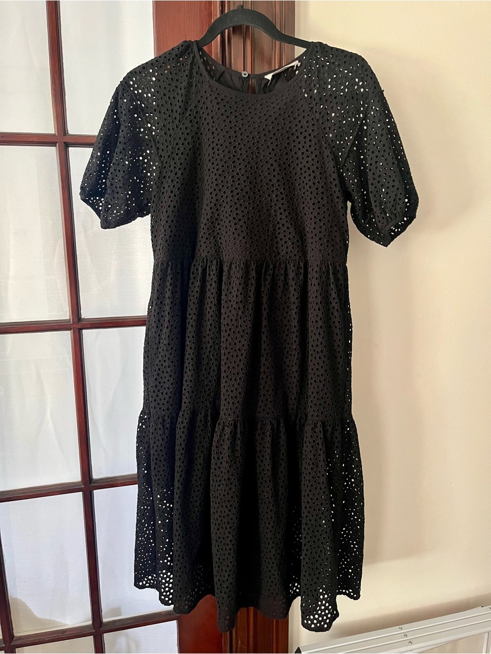 NWOT Everlane Tiered Eyelet Puff-Sleeve Dress in Black -Size XXS (oversized fit)